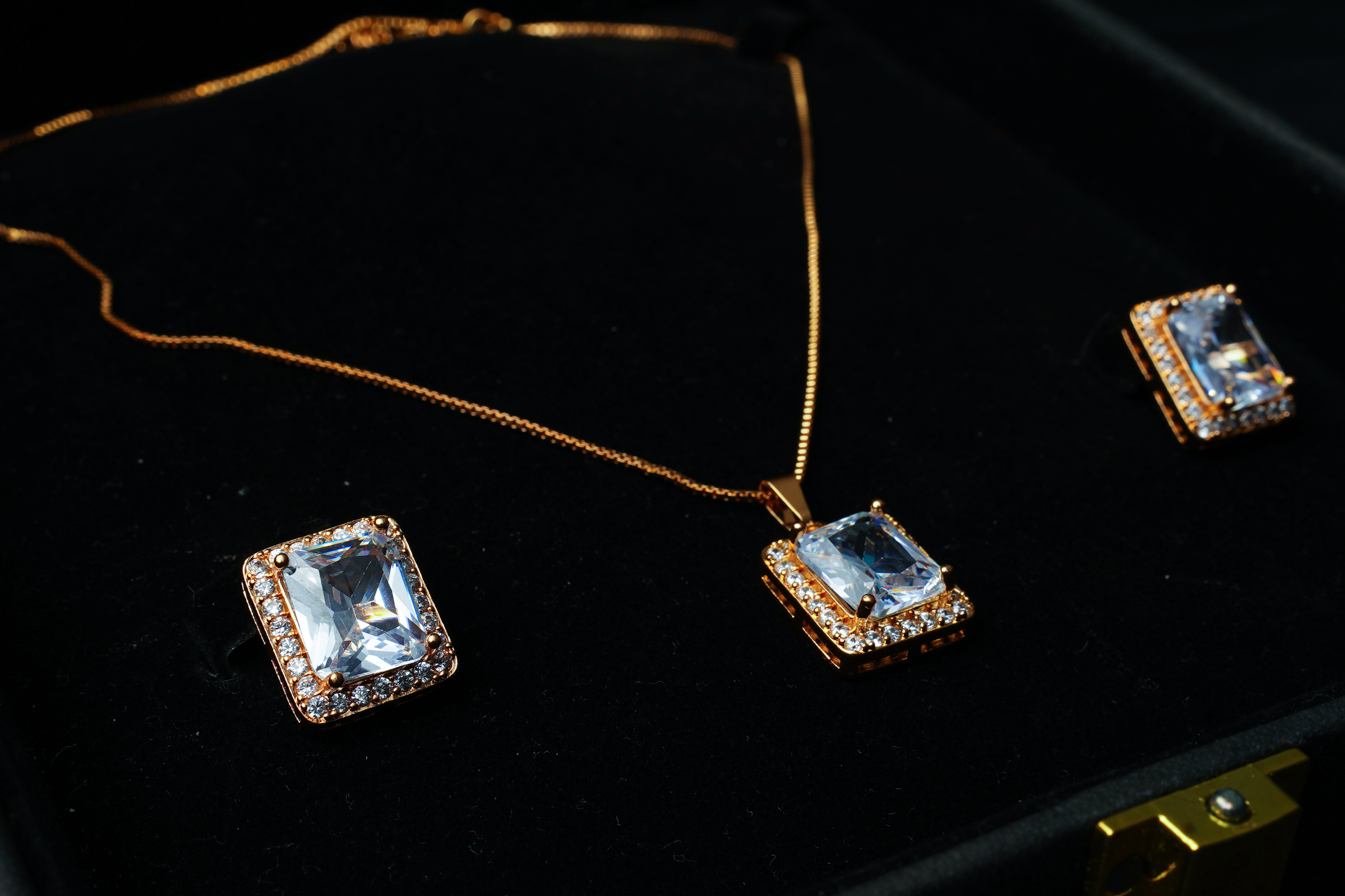 Radiant Elegance Solitaire Necklace Set